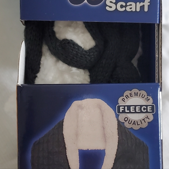 Huggable🧣❄️☃️ - Picture 6 of 7